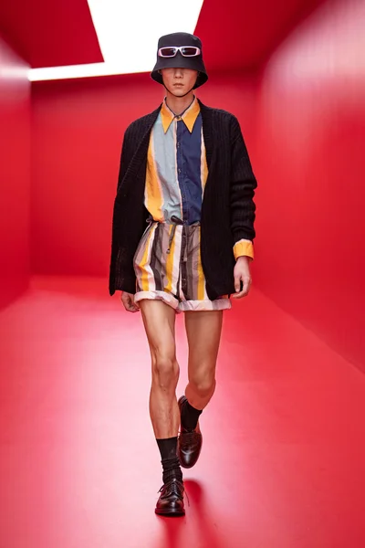 Look 30